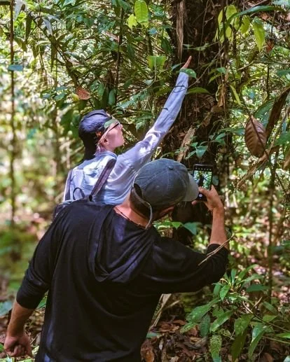 guest pointing in jungle near ayahuasca retreat-review.jpg