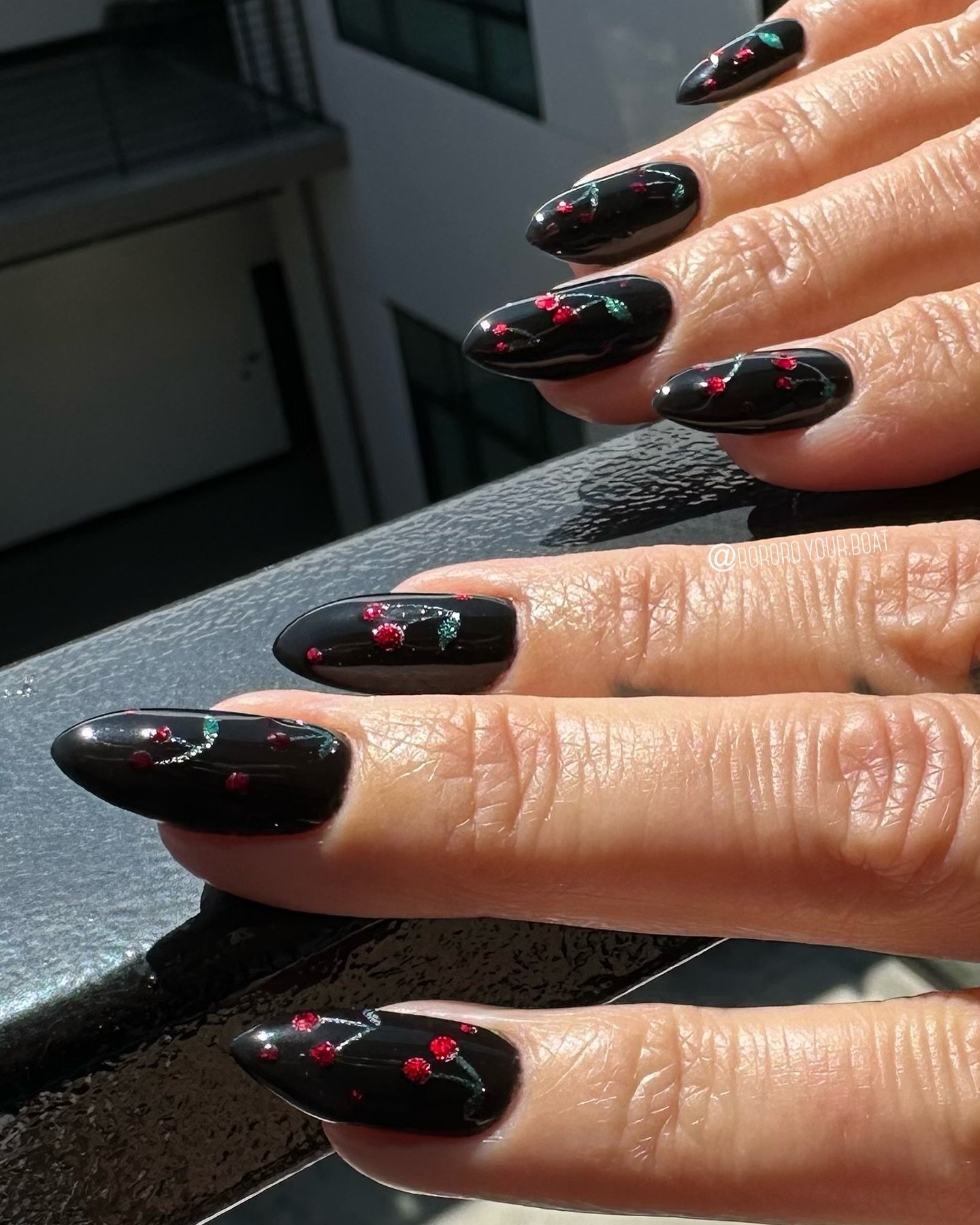 Velvet Cherries for @sevensays 🍒🍒 over our favorite color, black 🖤

#nailedbyrozel #ronailart30 #onlyblacknails