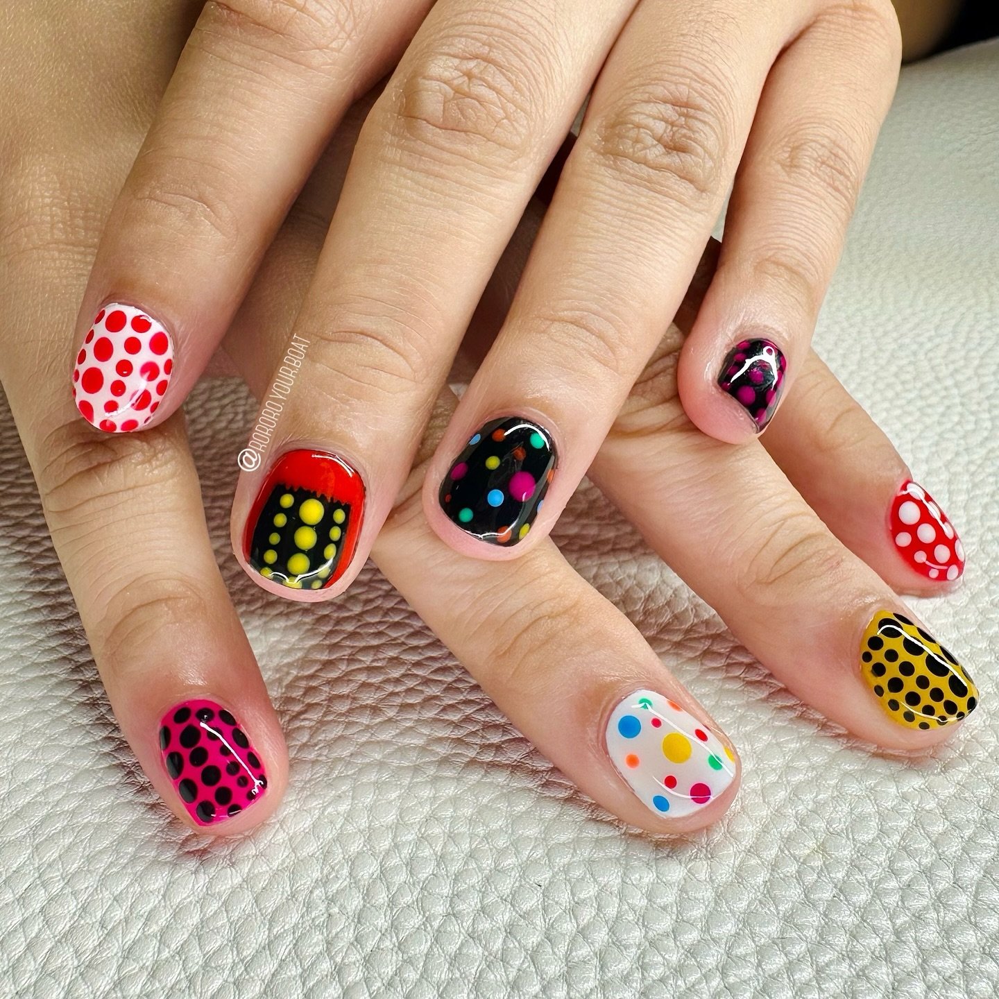 Yayoi Kusama set for @jarofjalen 🔴⚫️⚪️

#nailedbyrozel #shortiesbyro #ronailart30
