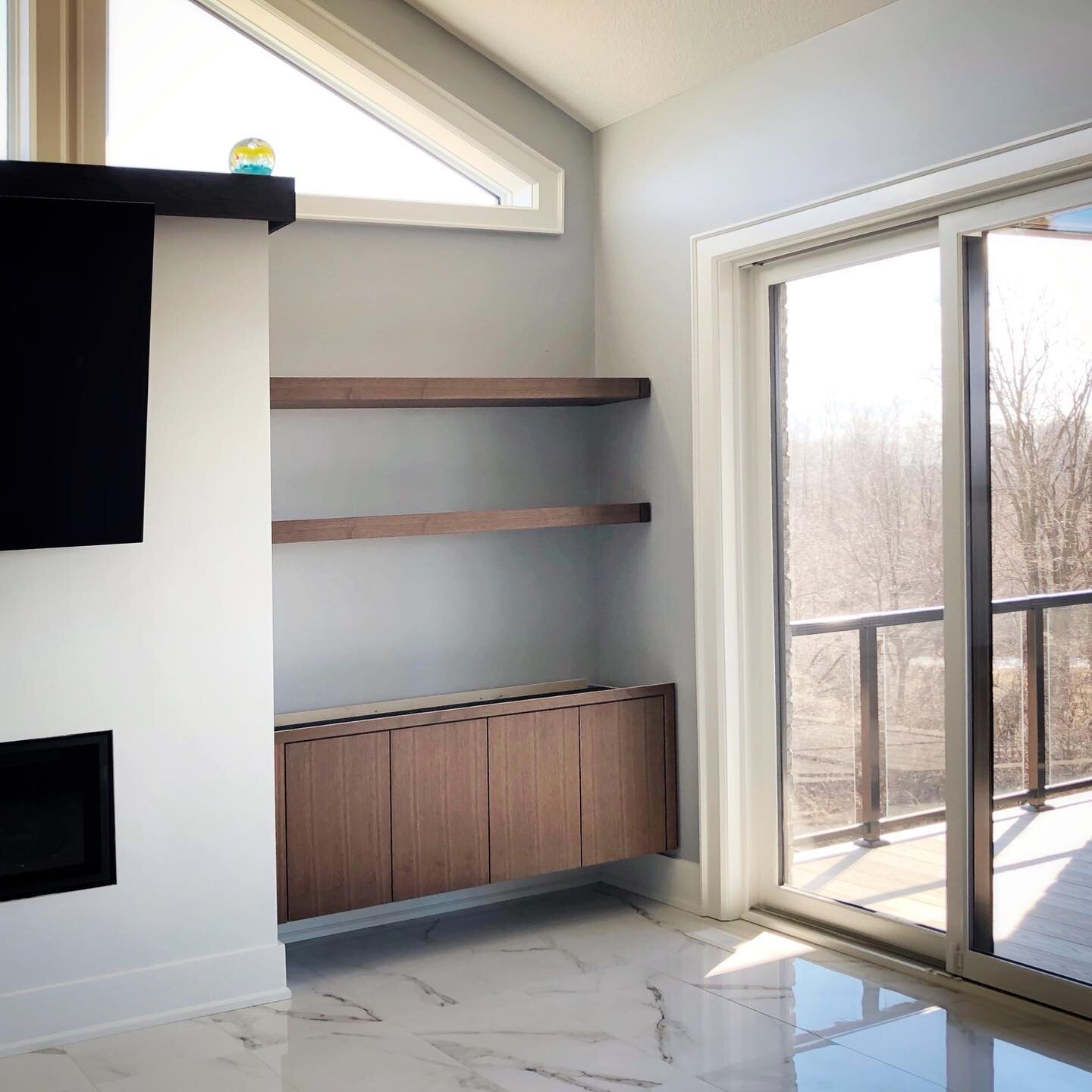 Walnut built-in cabinets and shelves installed and ready for templating. Jon did a wonderful job on these units.
&bull;
&bull;
&bull;
#cabinetry #bespoke #bespokeinteriors #bespokedesign #custom #custommade #customcabinetry #customcabinets #walnut #f