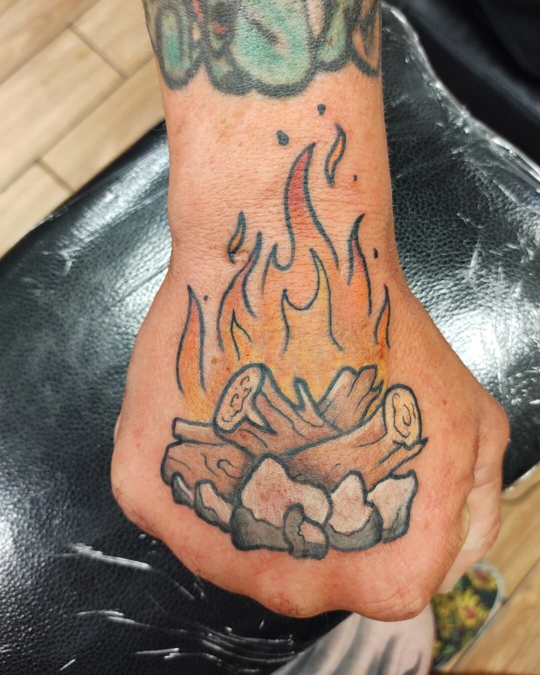 🔥 hand tattoo by @noahpentz . DM him directly for pricing and availability!