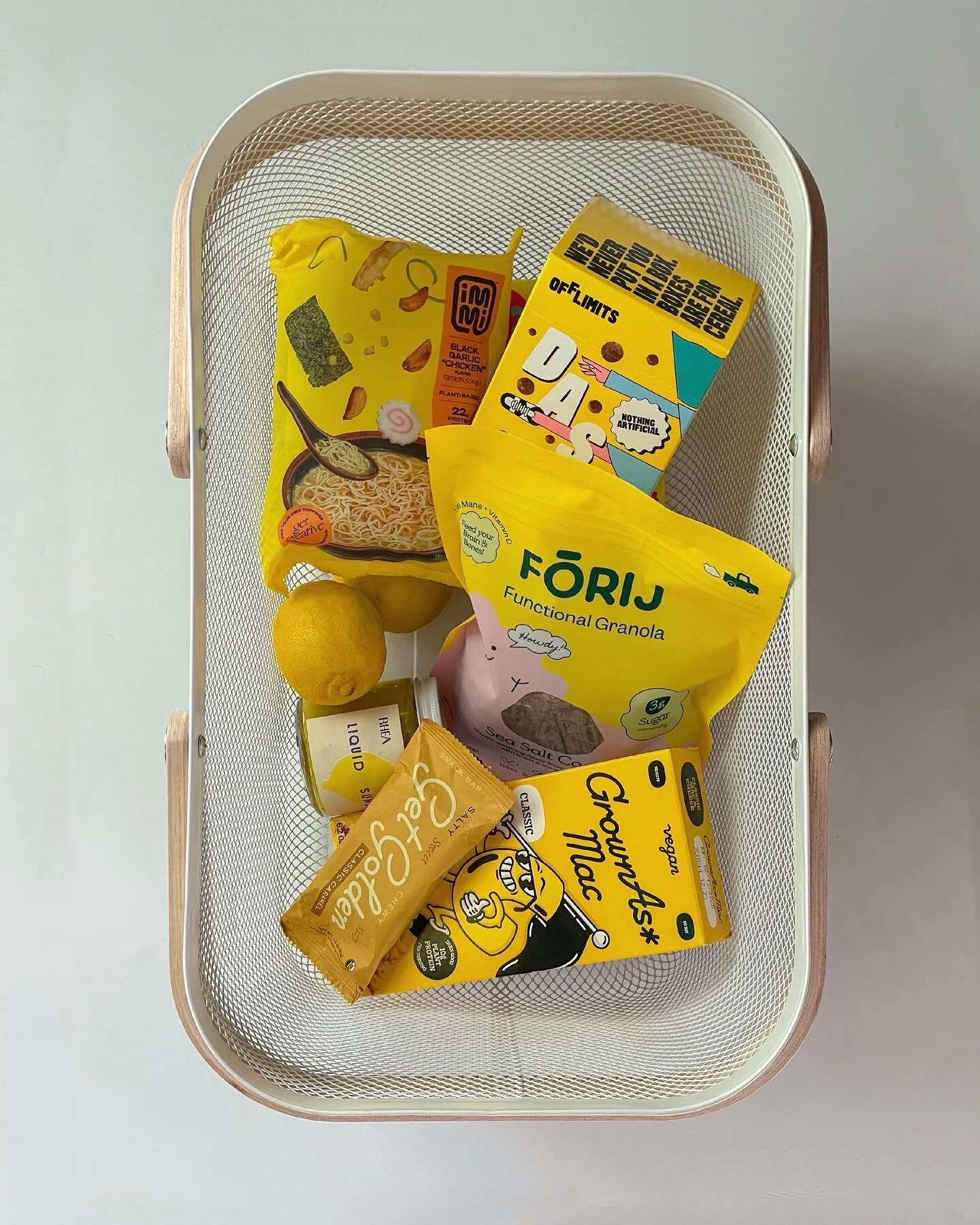 When your cart is #art! 🛒 💛⭐️🍋I unintentionally grabed a lot of yellow-packaged products as of late and loved the #colorfulcart moment! Thinking of doing more of these&mdash; which color should I do next? 🤔
&bull;
&bull;
&bull;
#groceryrunclub #g