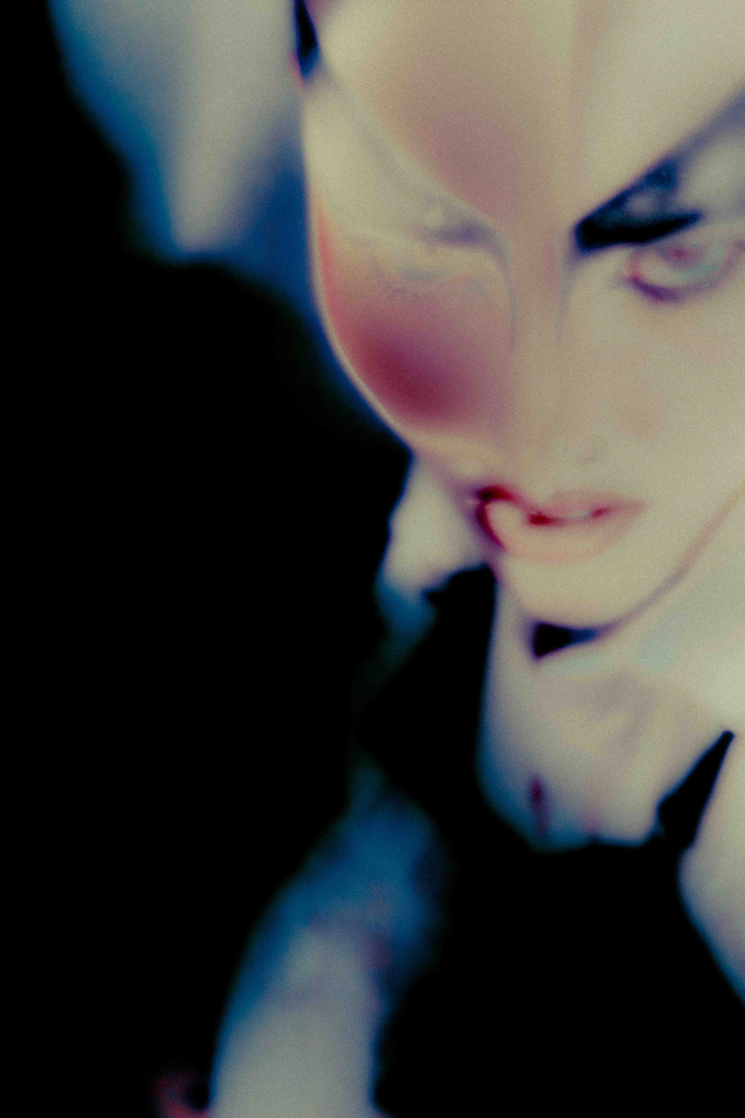 Thomas Calder_TamzenSarahSharni_Aug_23-59.jpg