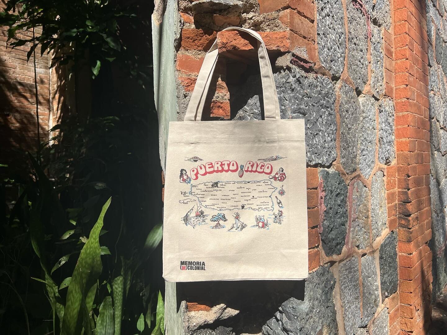 &iexcl;Cachen nuestro merch nuevo ma&ntilde;ana s&aacute;bado, 30 de diciembre en el concierto La Calor II de @dubambassadors! 

Tendremos mesa en el Arsenal de La Puntilla con las tote bags e informaci&oacute;n de nuestro proyecto. &iexcl;Precio esp