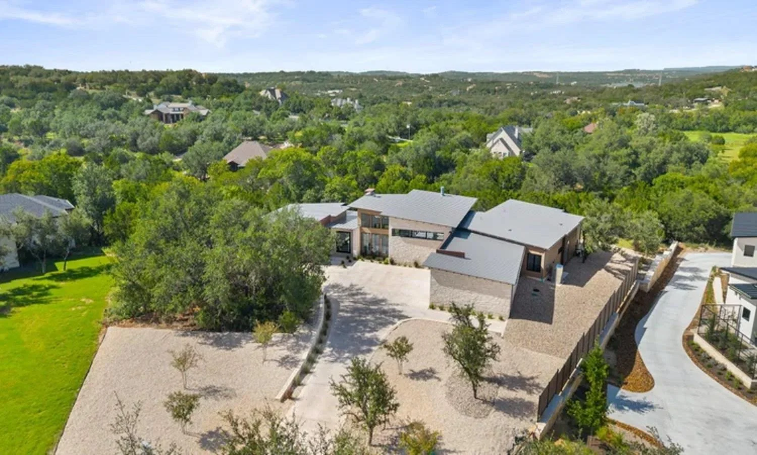 Hiring a Custom Home Builder in the Texas Hill Country: 7 Early Red Flags That Tell You to Walk Away