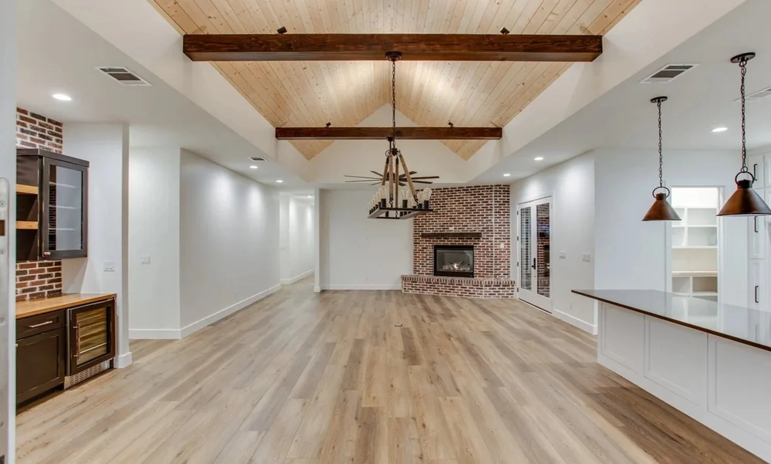 What Spicewood Land Buyers Should Ask a Custom Home Builder Before Making an Offer