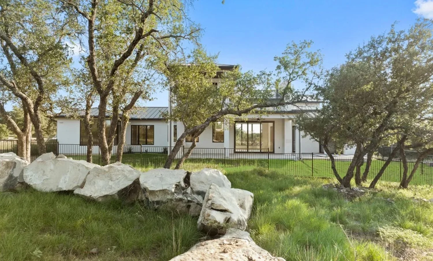 How to Balance Privacy and Practical Access When Choosing a Spicewood Custom Home Lot