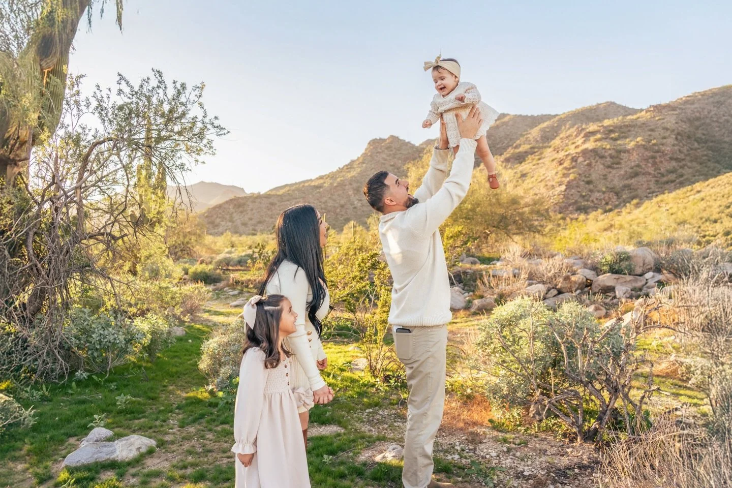 🌵🏜️This is my favorite time of year to shoot outdoors! The weather in Arizona right now is chef&rsquo;s kiss: warm sunshine, cool breezes, and that perfect soft light that makes every backdrop look gorgeous. This is exactly why spring is our favori