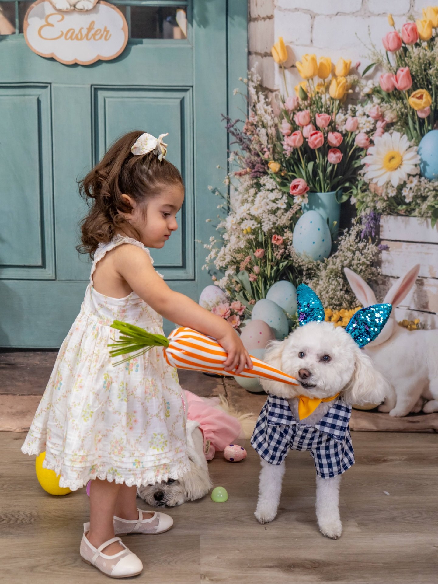Wanted to share some of my favorites from last year&rsquo;s Easter minis 🐣✨
These sessions are always so special: the outfits, the smiles, the chaos of getting a toddler to look at the camera for 0.5 seconds 😂 I genuinely love every minute of it.
F
