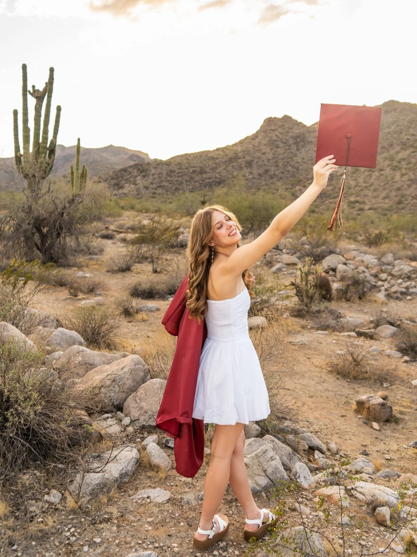 🎓 Graduation season is here, and it&rsquo;s such a busy, exciting time! Whether you&rsquo;re finishing high school or college, there&rsquo;s nothing better than celebrating this milestone with outdoor photos in a beautiful location. 🌿✨

White Tank 