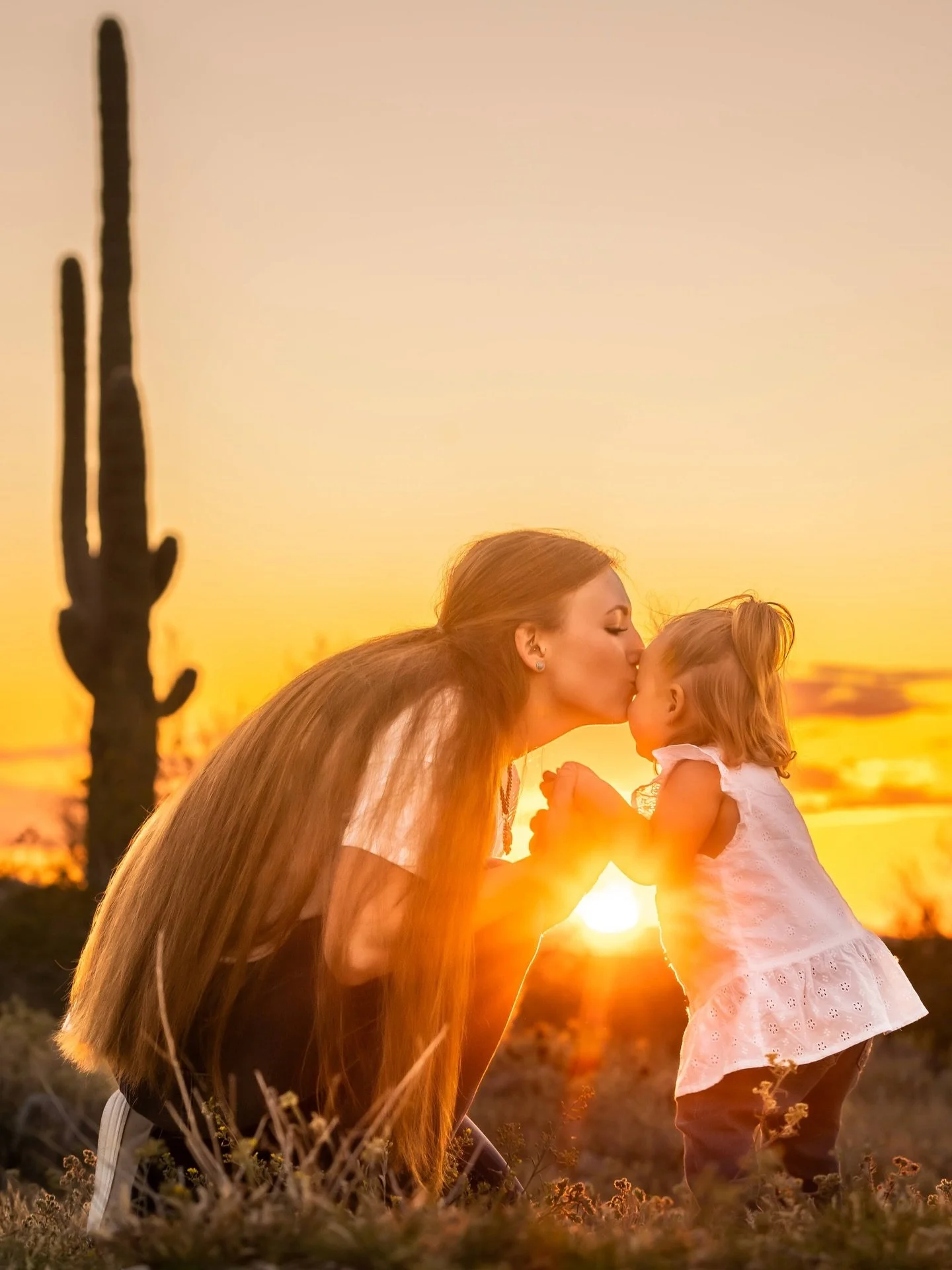 ☀️There&rsquo;s a reason why I always recommend booking outdoor sessions around sunset time. The golden hour light turns every photo even more beautiful and sentimental.

Till this day, this is still one of my favorite mommy &amp; me sessions. We cau