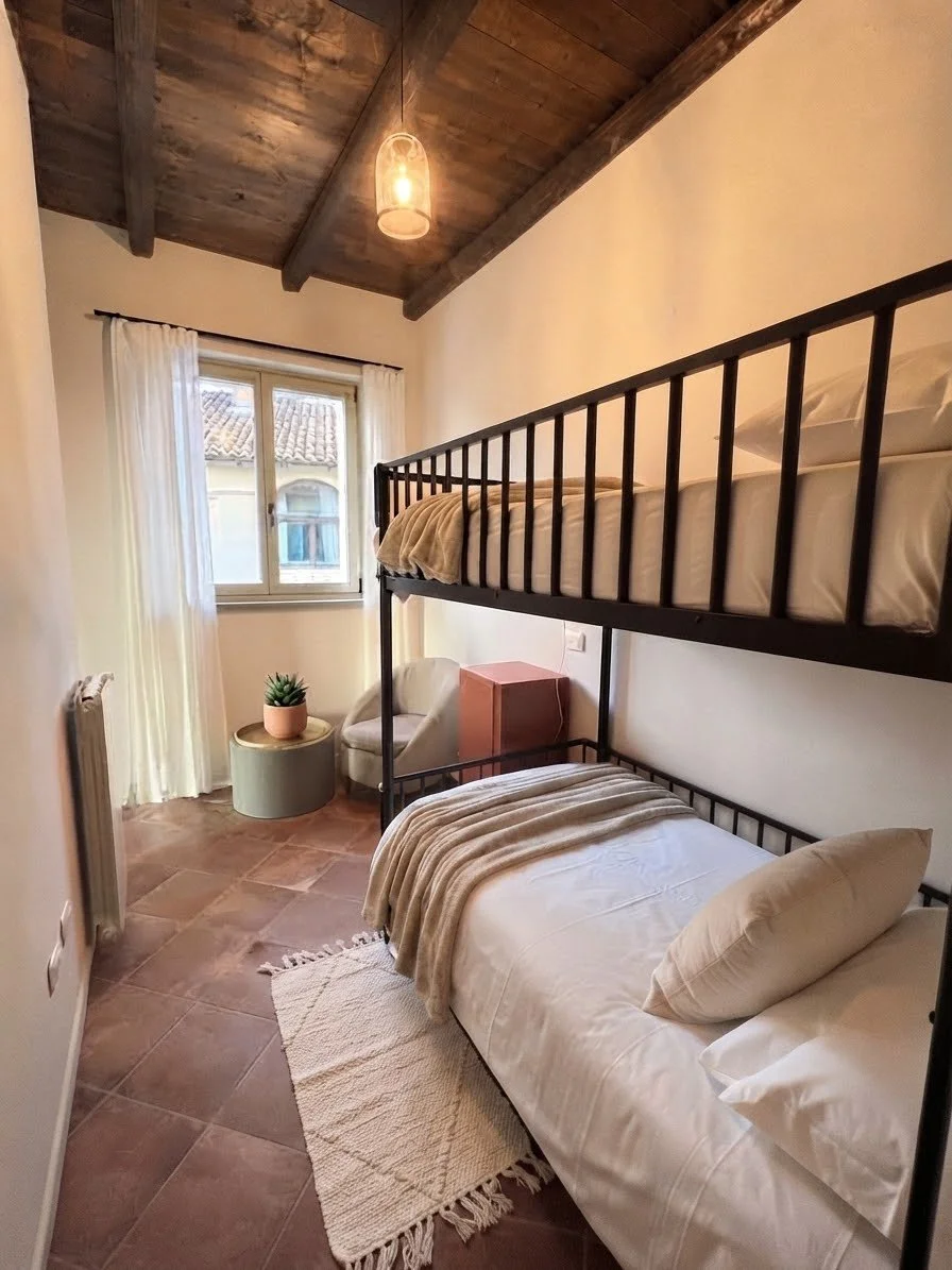Room upstairs for 4 - kids area