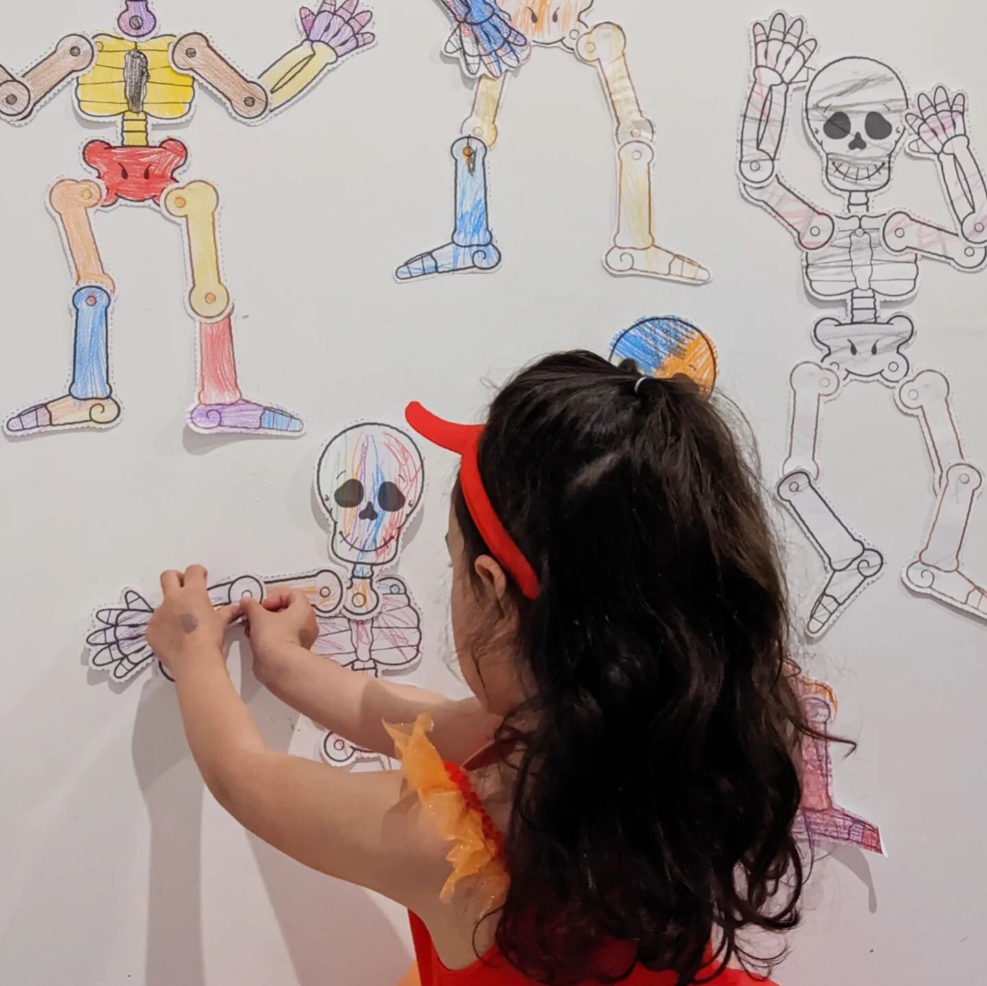We love to see how excited the kids get when contributing to our colour wall. This month has been all about the skeletons. 
Colour our world munchkins!

#familychiro