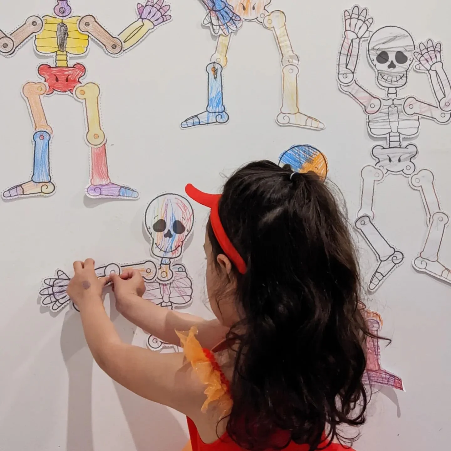 We love to see how excited the kids get when contributing to our colour wall. This month has been all about the skeletons. 
Colour our world munchkins!
#familychiro