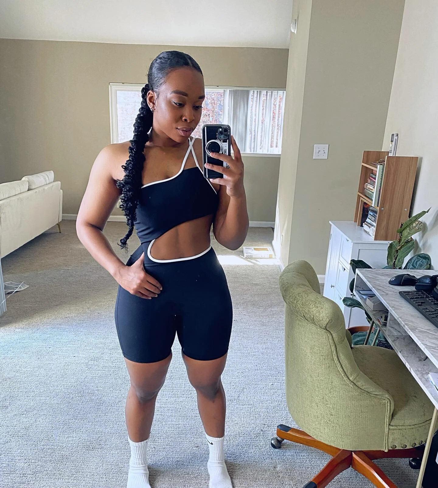 Happy Friday good people!✨💫💗 This workout is for those who don&rsquo;t like to workout long but still want a good 🔥 &bull; Save it to give a try later and if you end up liking it, please let me know! Until next time&mdash;wishing y&rsquo;all a bea