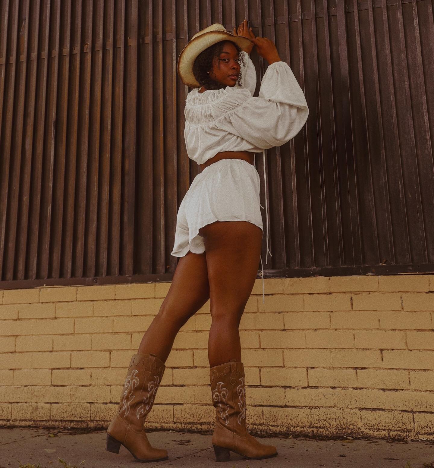 Howdy 🤠👋🏾 &bull; 📸: @vanzuelaaa