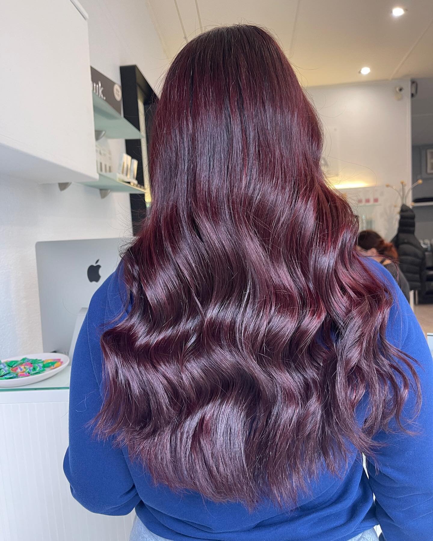Loving these warmer burgundy browns for winter ❄️ created by Rocco. wella #wellaprofessional #wellahair #wellalife