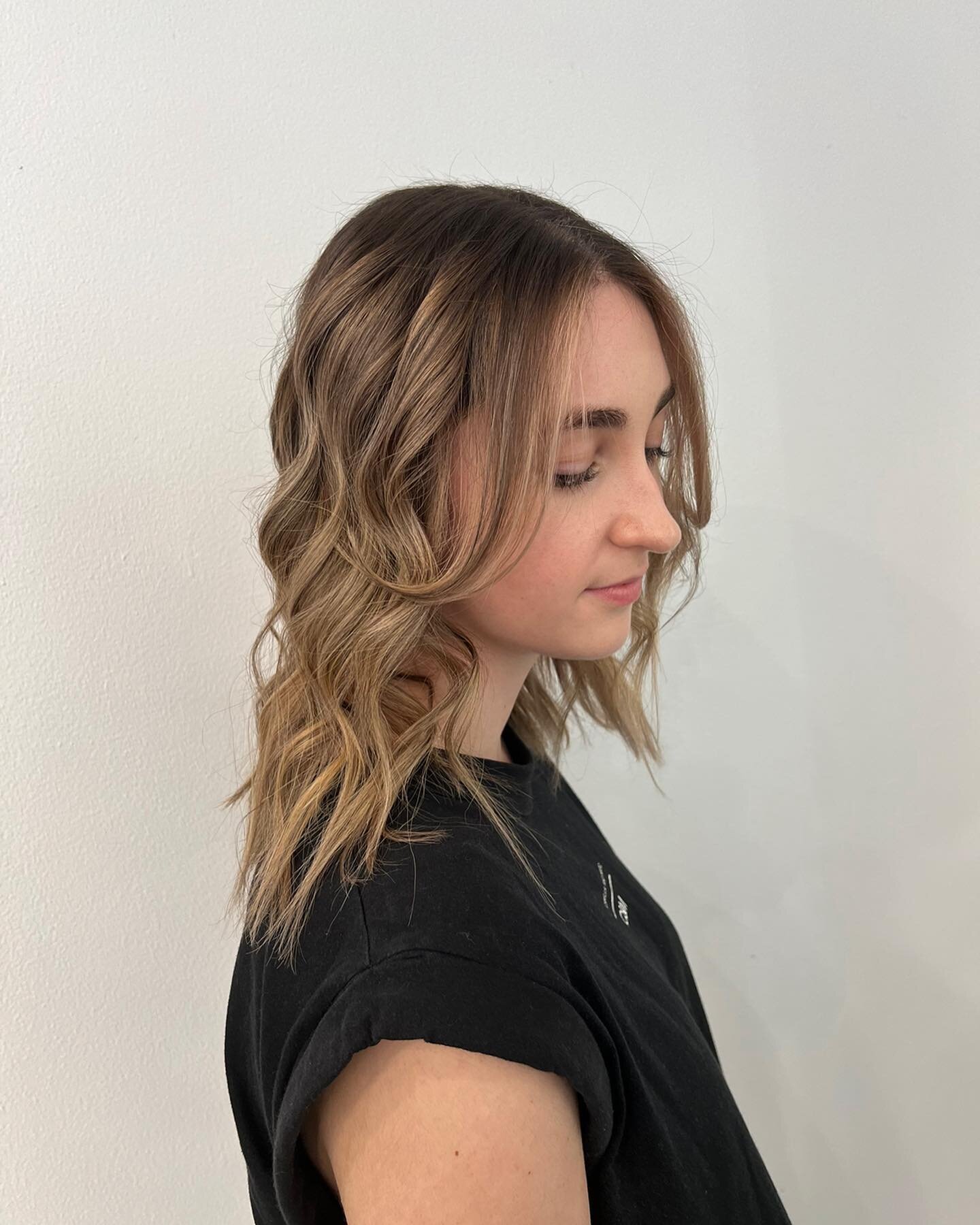 A beautiful bronde created by Darcy and styled by Rocco! #bronde #brondehair #brondebalayage #wella #wellahaircolor