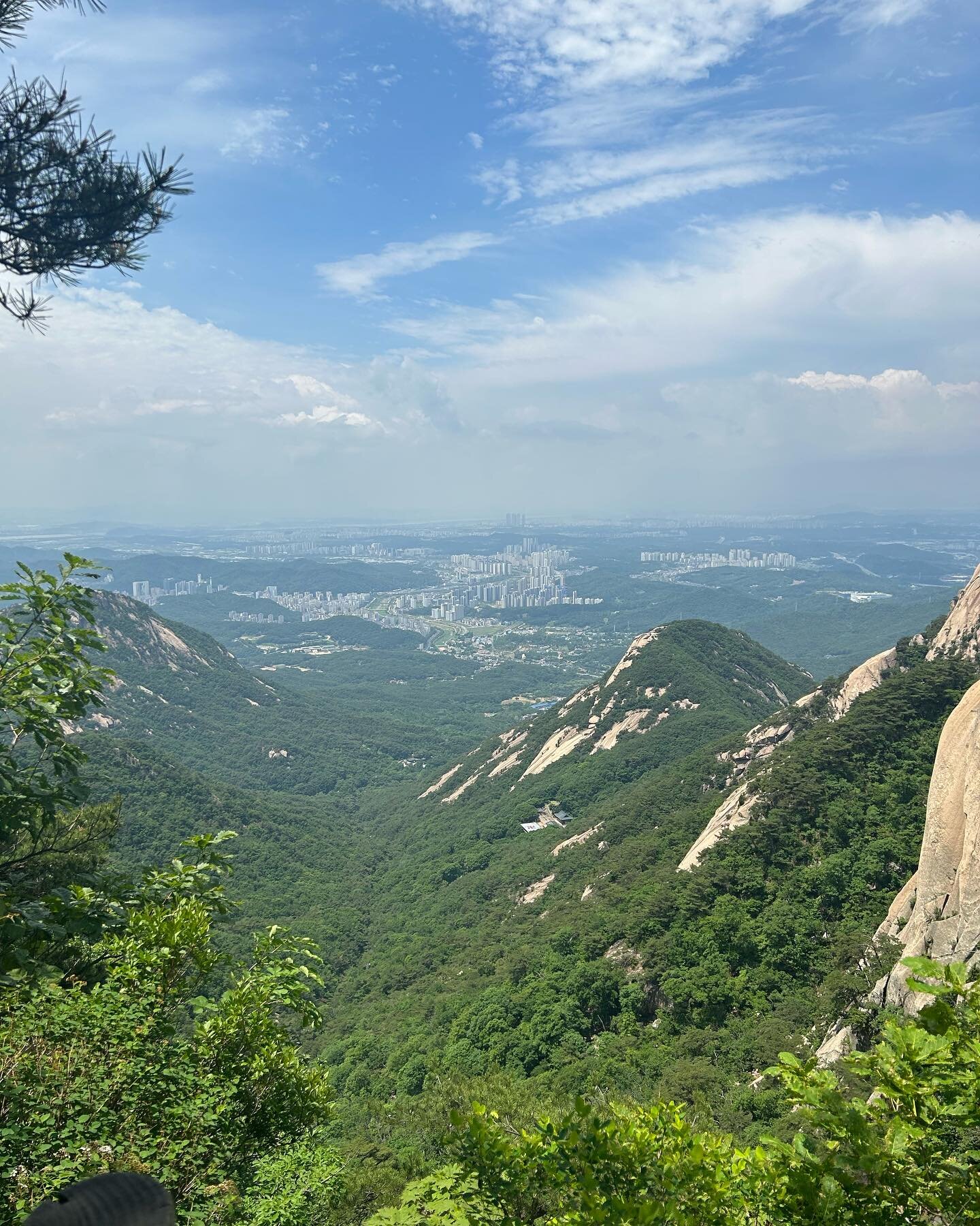The highest point in Seoul: Baegundae Peak in Bukhansan National Park 🇰🇷

This is from back in May when Laura was in South Korea. Always searching out mountains even in the city 🔎 

#mountains #outdooradventure #hiking #summit #southkorea #highest