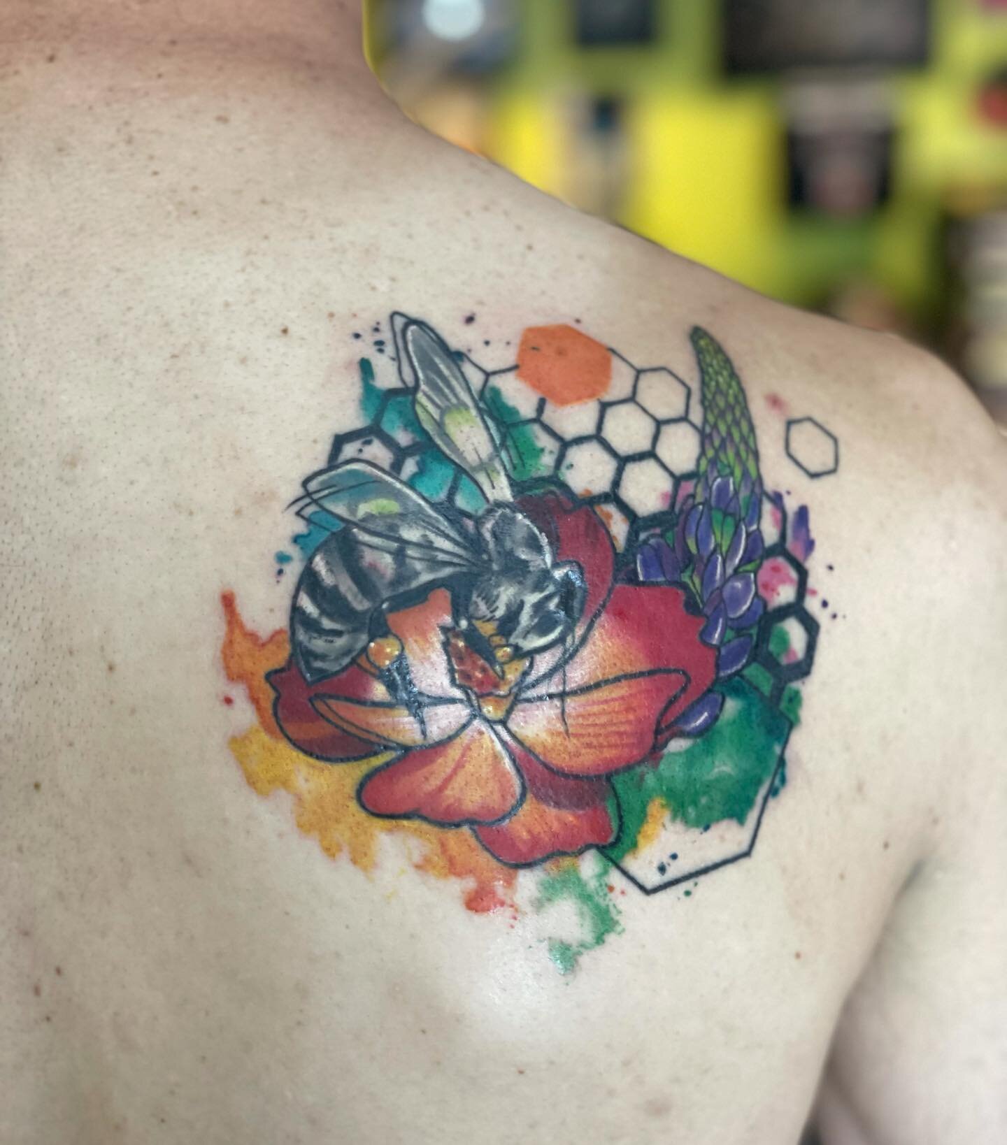 A bee collecting pollen! 
.
.
.
.
.
#beetattoo #pollentattoo #bee #flowertattoo #honeycombtattoo #watercolortattoo #lupintattoo #colortattoo #watercolortattooartist