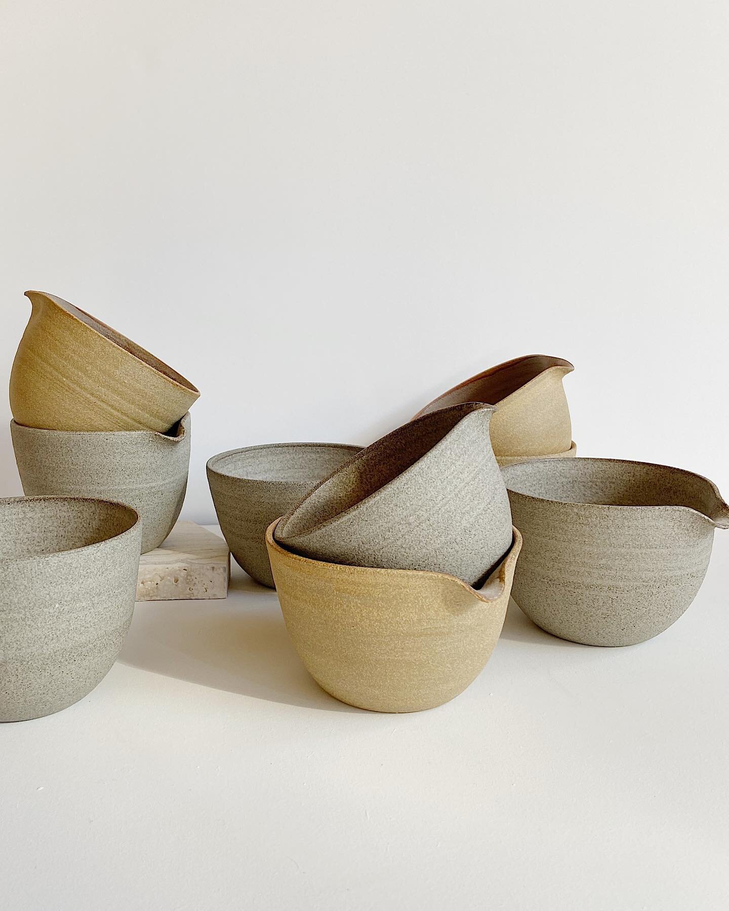 c e r a m i c s
spouted bowls &bull; in &lsquo;earth&rsquo; and &lsquo;stone grey&rsquo; 

available at the beautiful store @ateliersukha 
&bull;
&bull;
#annemiekebootsceramics #ceramics #keramiek #throwing #handmade #pottery  #clay #bowl #natural #a