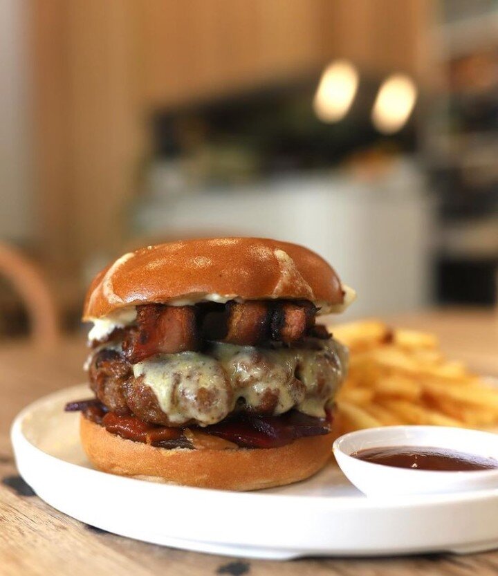 Check out this juicy beauty @Mimsespresso in Burraneer served with our LUXE Potato Bun #luxebakery #mimsespresso #repost  #burgers #sydney #sydneycafes #cronulla #sydneyeats #madewitheart #servedwithheart