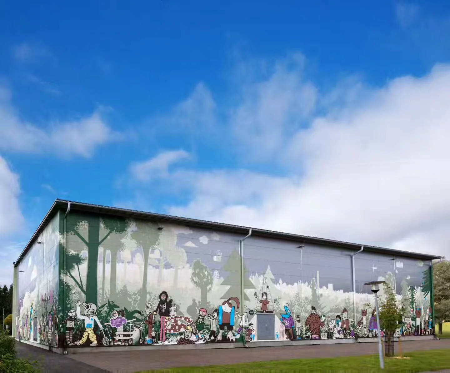 WE ARE HERE TO PLAY &ndash; Kouvola 2025

SAV:n @jessepasanen_official valittiin tekem&auml;&auml;n kolmelle sein&auml;lle ja tuhannelle neli&ouml;lle levitt&auml;ytyv&auml; muraali Kouvolan uuteen Eskolanm&auml;en liikuntahalliin menneen&auml; kes&a