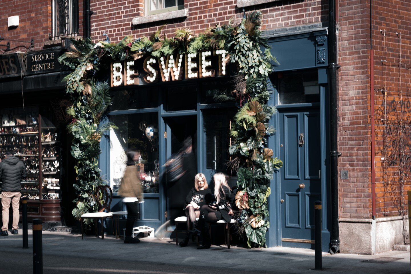 @thebesweetcafe Clarendon St #dublin 

Unique styling, iconic location &amp; gorgeous menu ...let your adventure begin!

#interiordesign #interiors #architecture #specialistjoinery #design #fitout #joinery