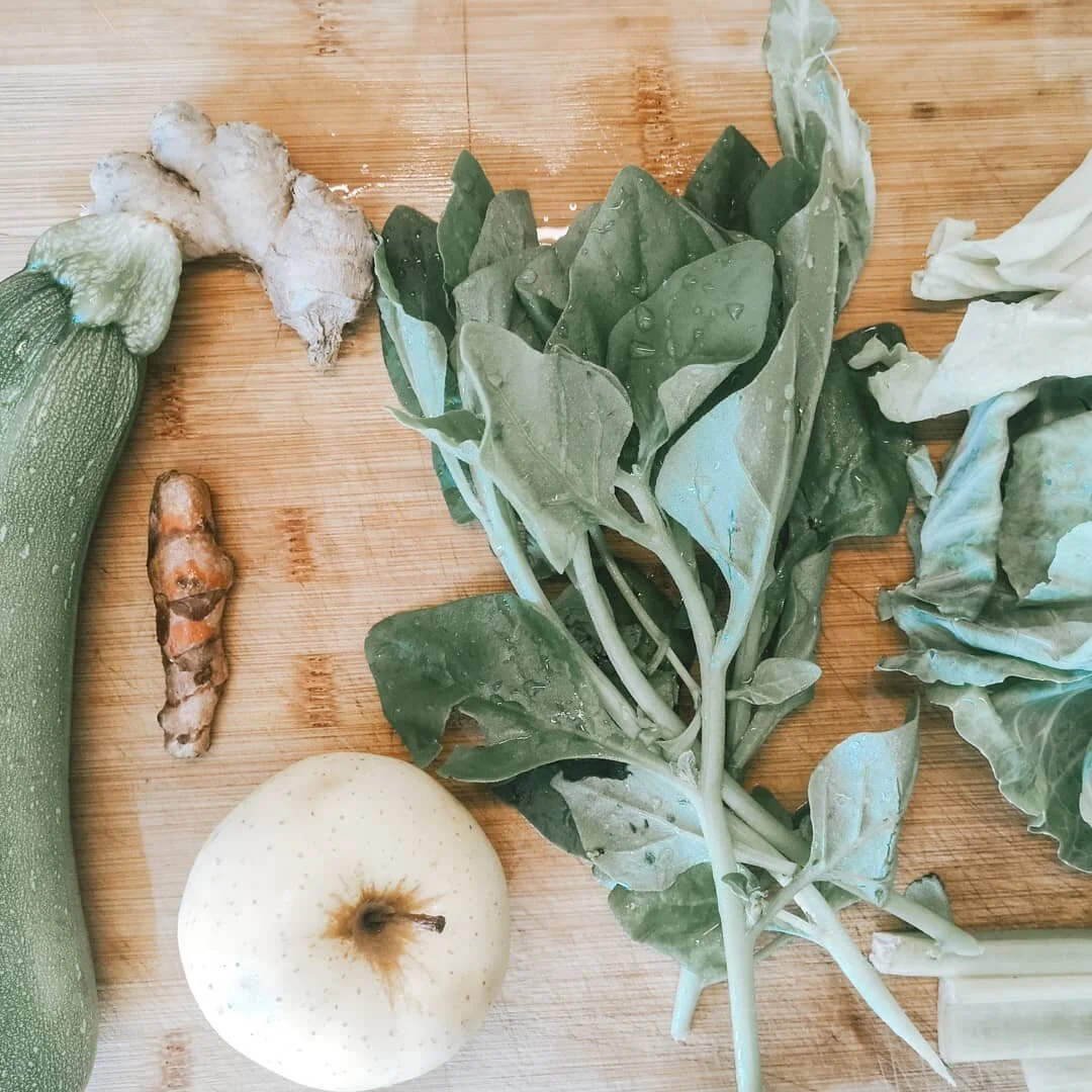 S U C O  V E R D E
Um ritual matinal que eu adoro e me faz uma falta danada quando come&ccedil;o o dia sem! Ele me traz &acirc;nimo, coloca o cansa&ccedil;o de lado e traz mais consci&ecirc;ncia para a minha alimenta&ccedil;&atilde;o pro resto do dia