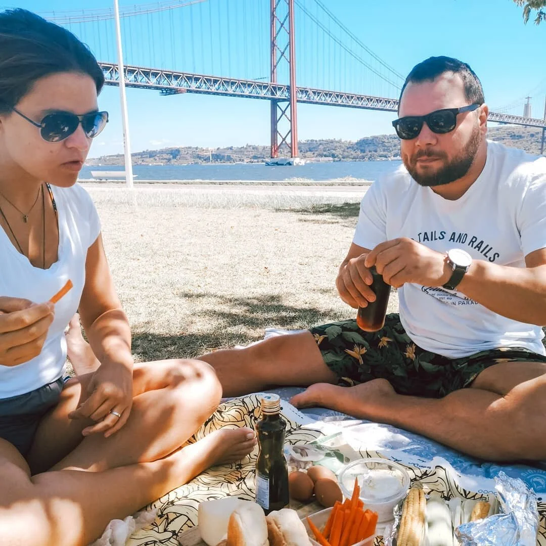 M O V I M E N T O
"o movimento faz-nos sentir que as coisas est&atilde;o a avan&ccedil;ar. Mas na verdade estamos s&oacute; a preparar-nos para fazer alguma coisa. Quando os preparativos se tornam uma forma de procrastina&ccedil;&atilde;o, &eacu