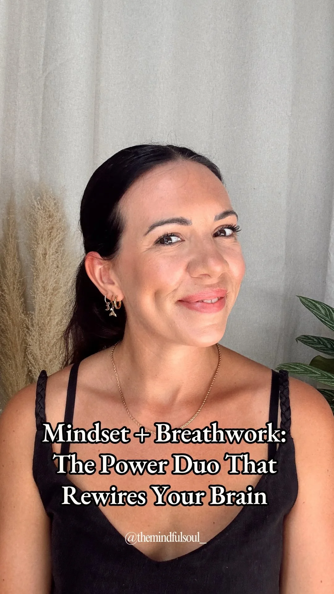 Change isn’t about pushing harder it’s about working with your brain and body.
Here’s the science 👇
🧠 Your Reticular Activating System (RAS) is your brain’s filter. It notices what feels familiar and safe, even if that mea