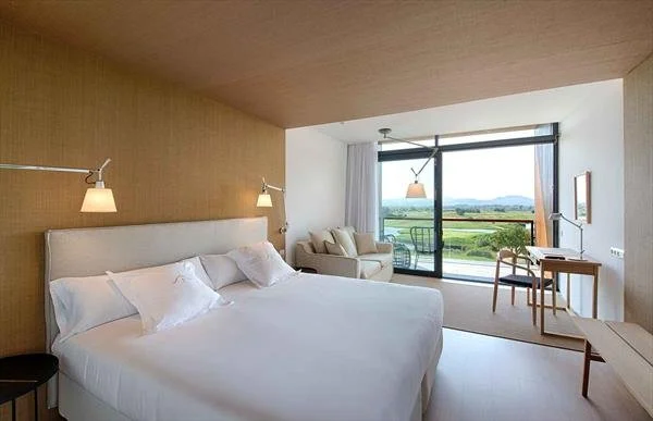 HOTEL-ROOM774.jpg