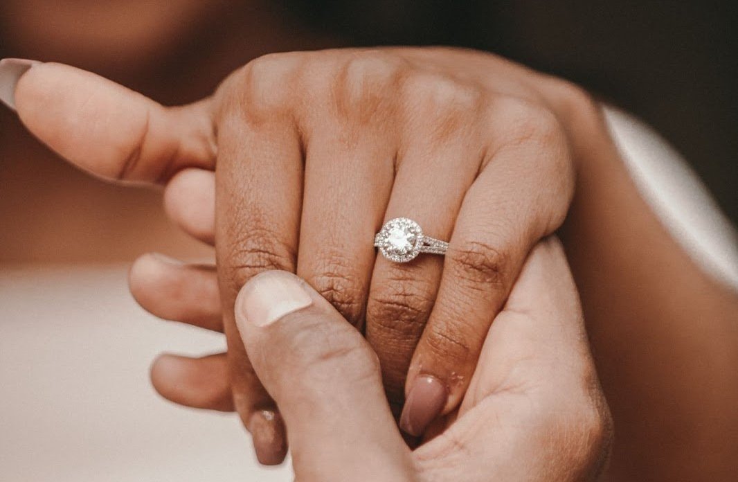 Amāre® 1.50 Carat Diamond Solitaire Engagement Ring set in Platinum