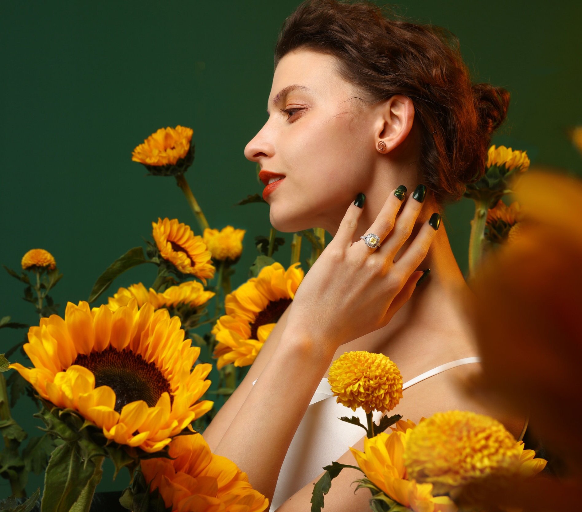 Aesthetic Girl With Sunflower - Diamond Painting - Diamond