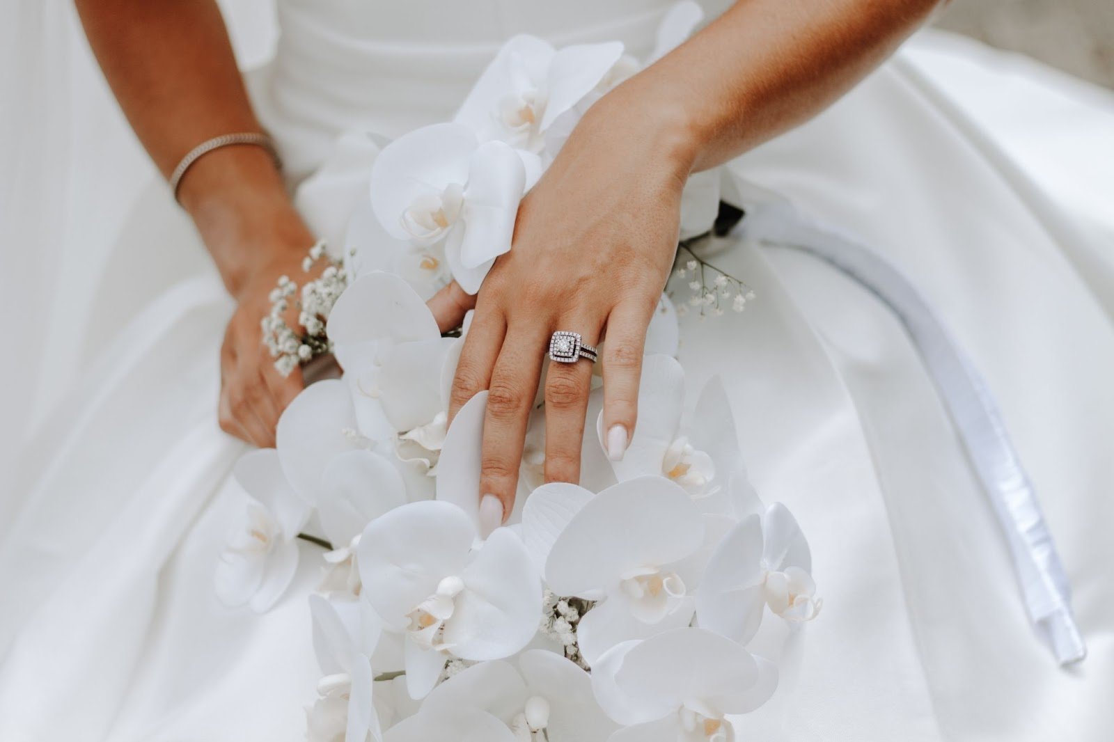 The Engagement Ring vs Wedding Ring: What's the Difference?