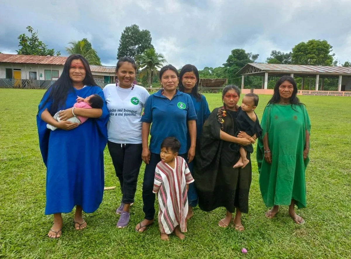 María with UAC specialist Cesia Babilonia and members of Sawawo