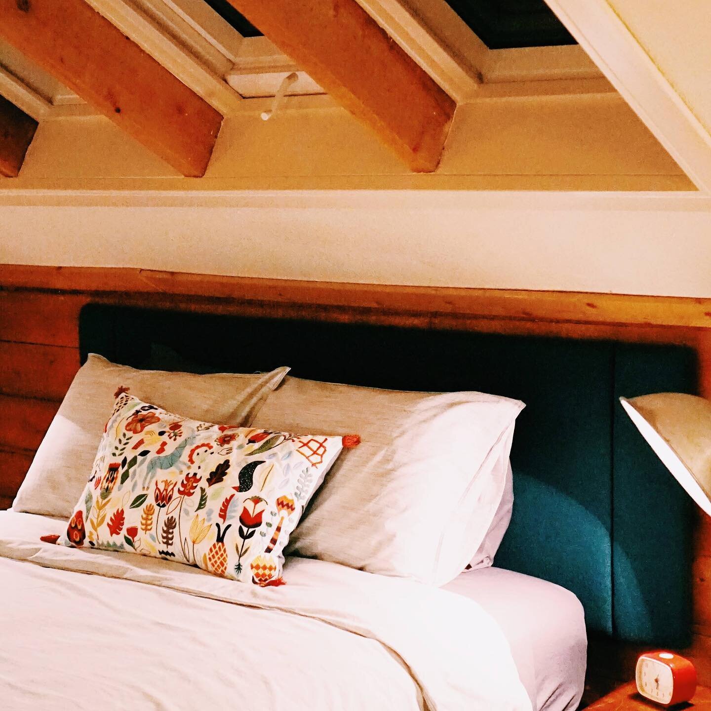 The beginning of the fall season is slowly falling upon us. Crack open the skylights and feel the gentle breeze of a cool September evening.
.
.
📸 @natashashumny @johnknipp @brooklyntoboise 
.
.
#youarewelcomehere #fallinginlove #thewoodenhouseboise