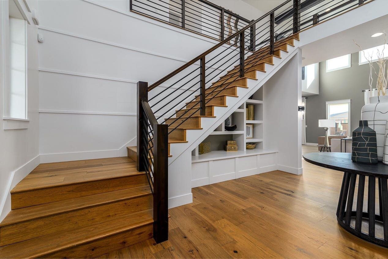 So amazing to see stair railings becoming more and more popular. Check out this @tollbrothers home over in Star! This is the new Alexandria model that has a double staircase featured entryway. It&rsquo;s beautiful if we do say so ourselves! 👏👏

📸 