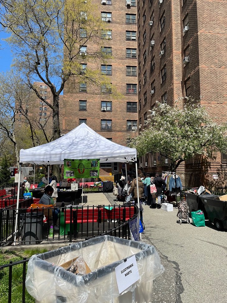   Residents of East Harlem’s Wagner Houses participate in Inner City Green Team’s Reuse-a-thon  