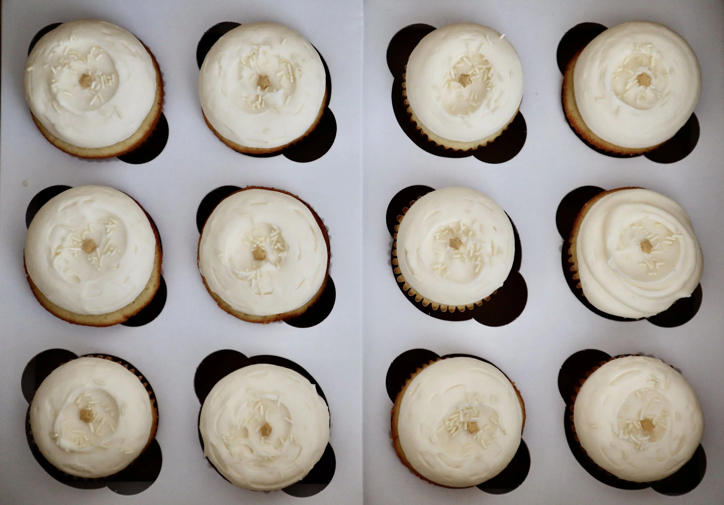 Custom Cupcakes
Flavor: Vanilla with Vanilla Cream Cheese Frosting
