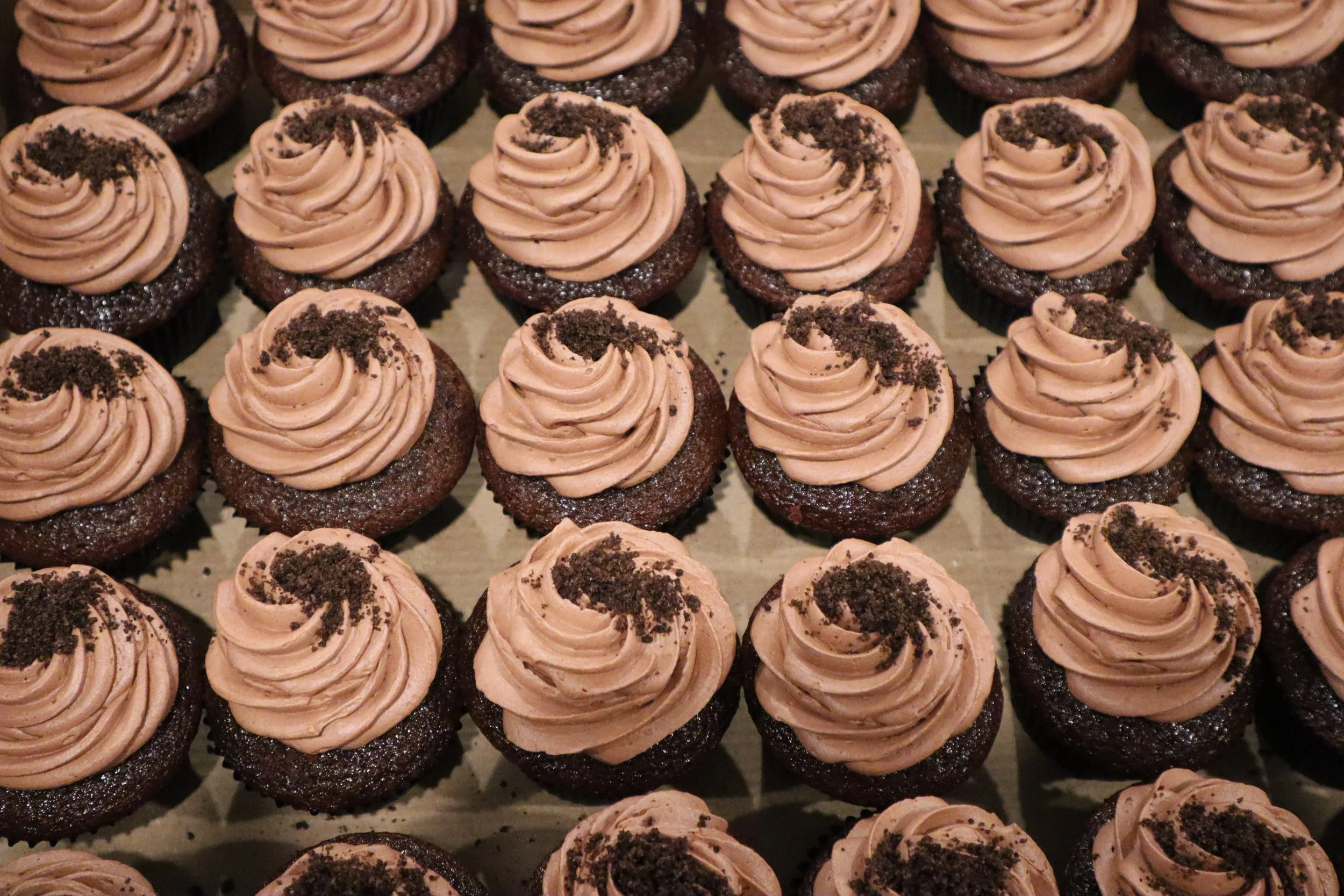 Custom Cupcakes
Flavor: Chocolate Cake with cookies and creme filling and chocolate buttercream
