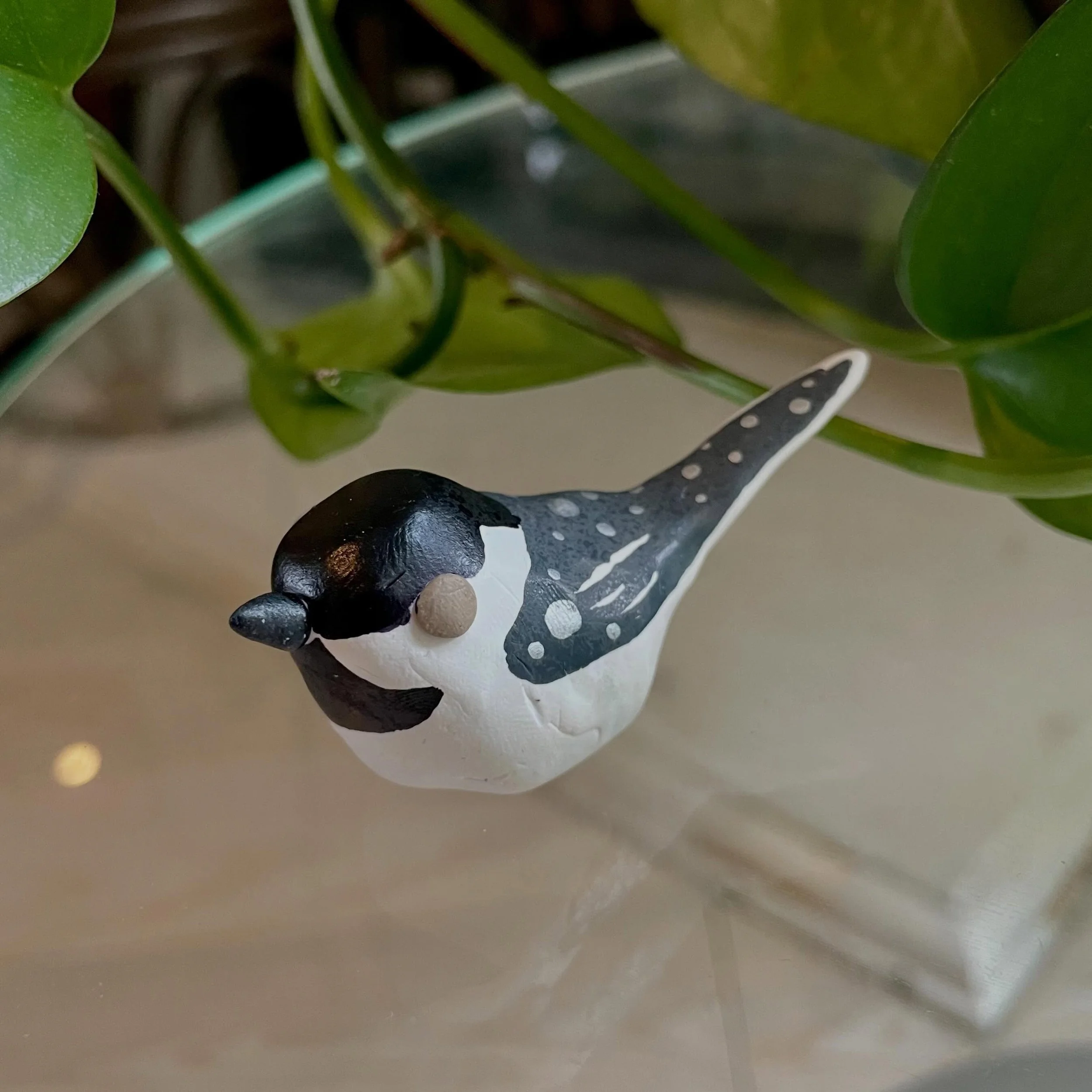 Chickadee, or as I like to call them, &ldquo;cheeseburger birds.&rdquo;
#polymerclay #artistsoninstagram #wildlifeart #chickadee #sciart