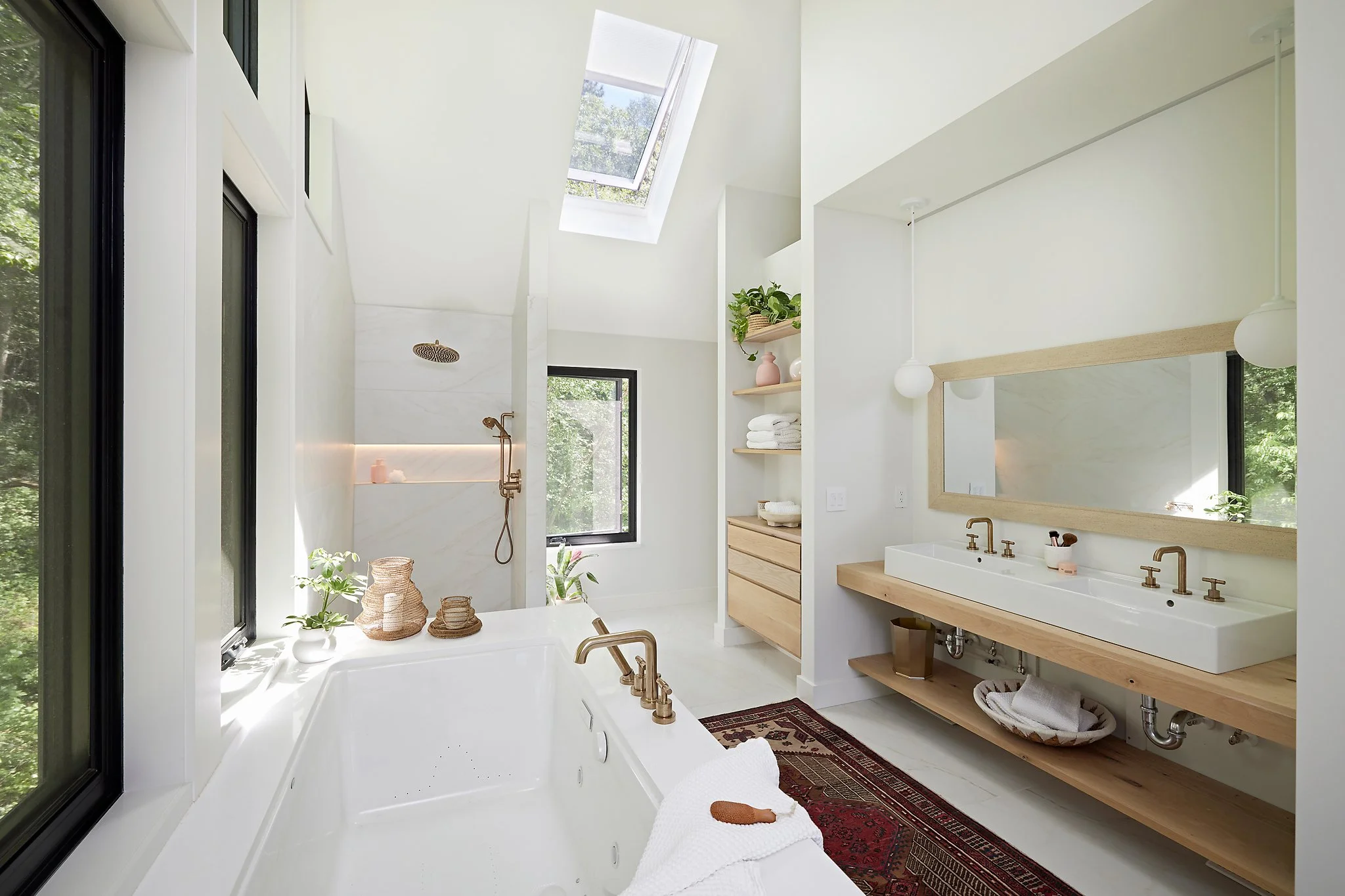 VELUX TOH MN_Bath Horiz_SkylightOpenBlindsThird.jpg