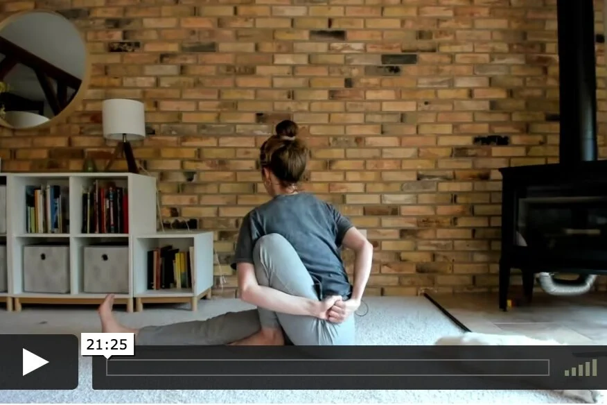 (21 min YOGA) Soothe Digestion w/ Amanda Leaveck