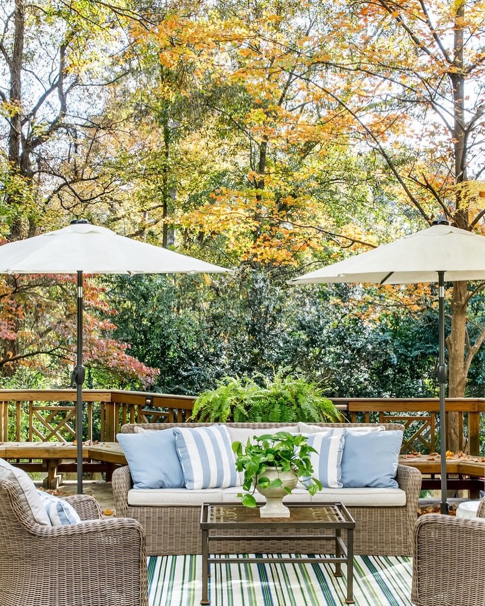 Enjoying this beautiful spring weather as we head into the weekend. 

📷 @laurenchambers_interiorsphoto 
&bull;
&bull;
&bull;
&bull;

#whitneydurhaminteriors #atlantainteriors #atlantainteriordesigner #edesign #edesigner #interiordesign #interiors #i