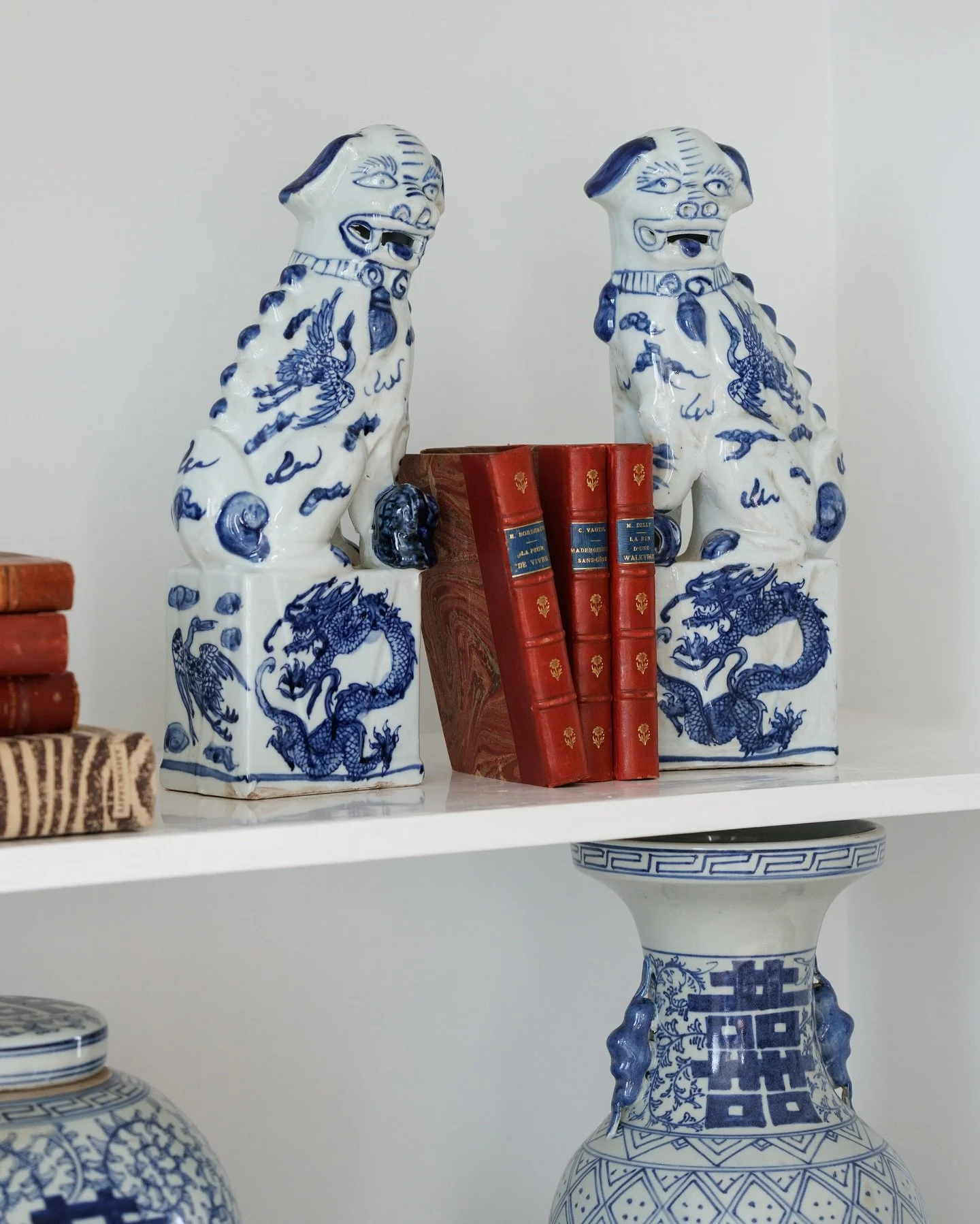 It&rsquo;s the details that really make the space. 

📸 by @laurenchambers_interiorsphoto 
&bull;
&bull;
&bull;
&bull;
#whitneydurhaminteriors #atlantainteriors #atlantainteriordesigner #edesign #edesigner #interiordesign #interiors #instadesign #int