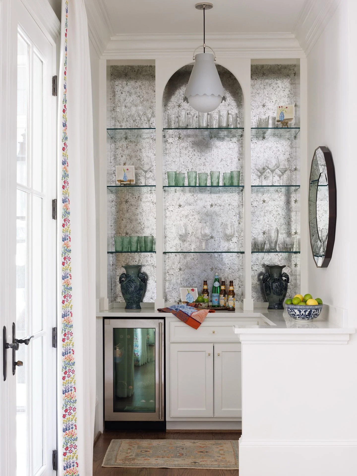 Happy Friday!

📸 by @laurenchambers_interiorsphoto 

&bull;
&bull;
&bull;
&bull;
#whitneydurhaminteriors #atlantainteriors #atlantainteriordesigner #edesign #edesigner #interiordesign #interiors #instadesign #interiorstyle #atlantainteriordesign #at