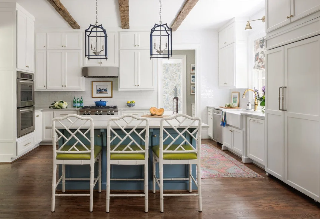 A kitchen big enough to host the whole family!

📸 by @laurenchambers_interiorsphoto

&bull;
&bull;
&bull;
&bull;
#whitneydurhaminteriors #atlantainteriors #atlantainteriordesigner #edesign #edesigner #interiordesign #interiors #instadesign #interior