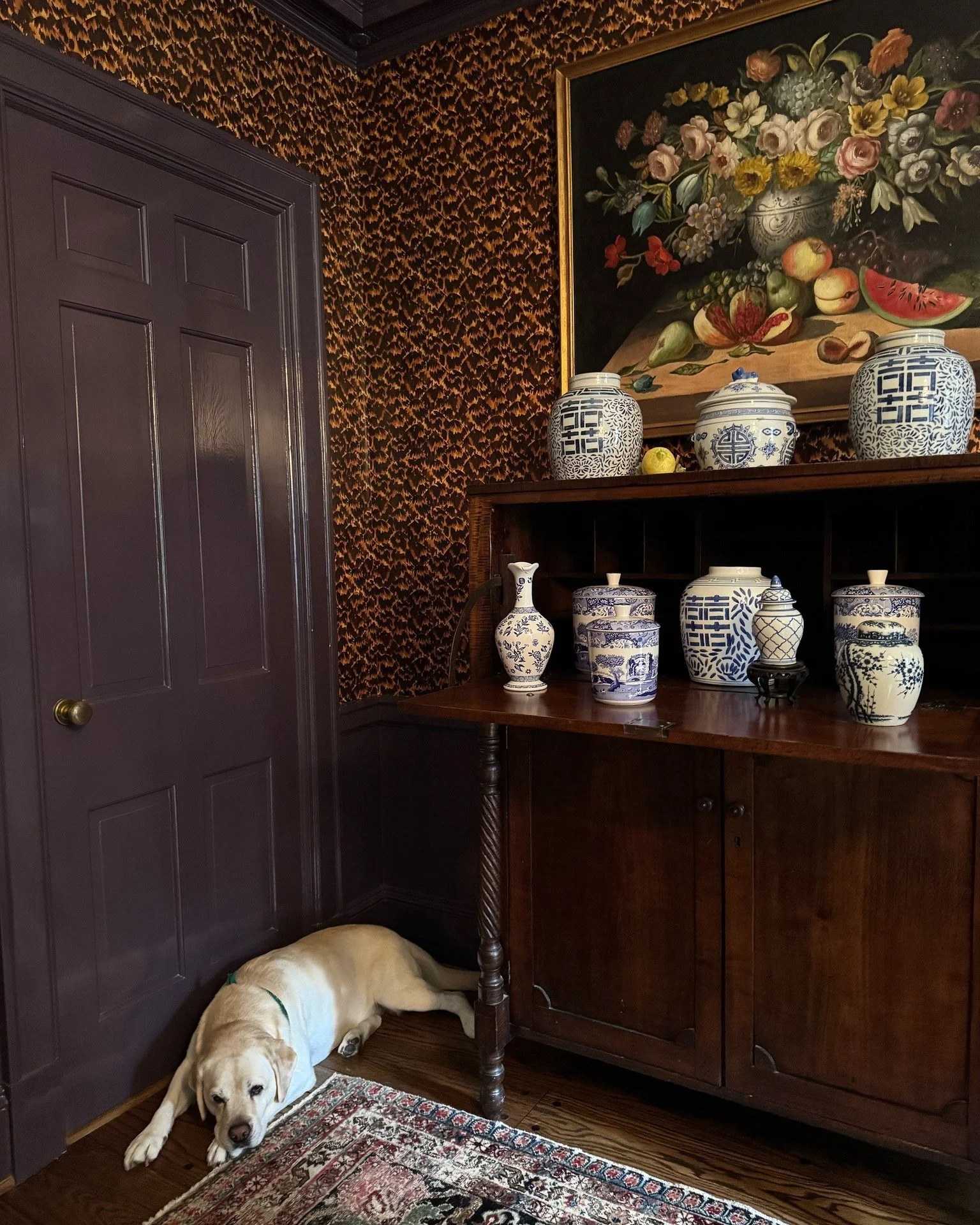 Practicing where to lay for all the Thanksgiving treats.
&bull;
&bull;
&bull;
&bull;
#whitneydurhaminteriors #atlantainteriors #atlantainteriordesigner #edesign #edesigner #interiordesign #interiors #instadesign #interiorstyle #atlantainteriordesign 