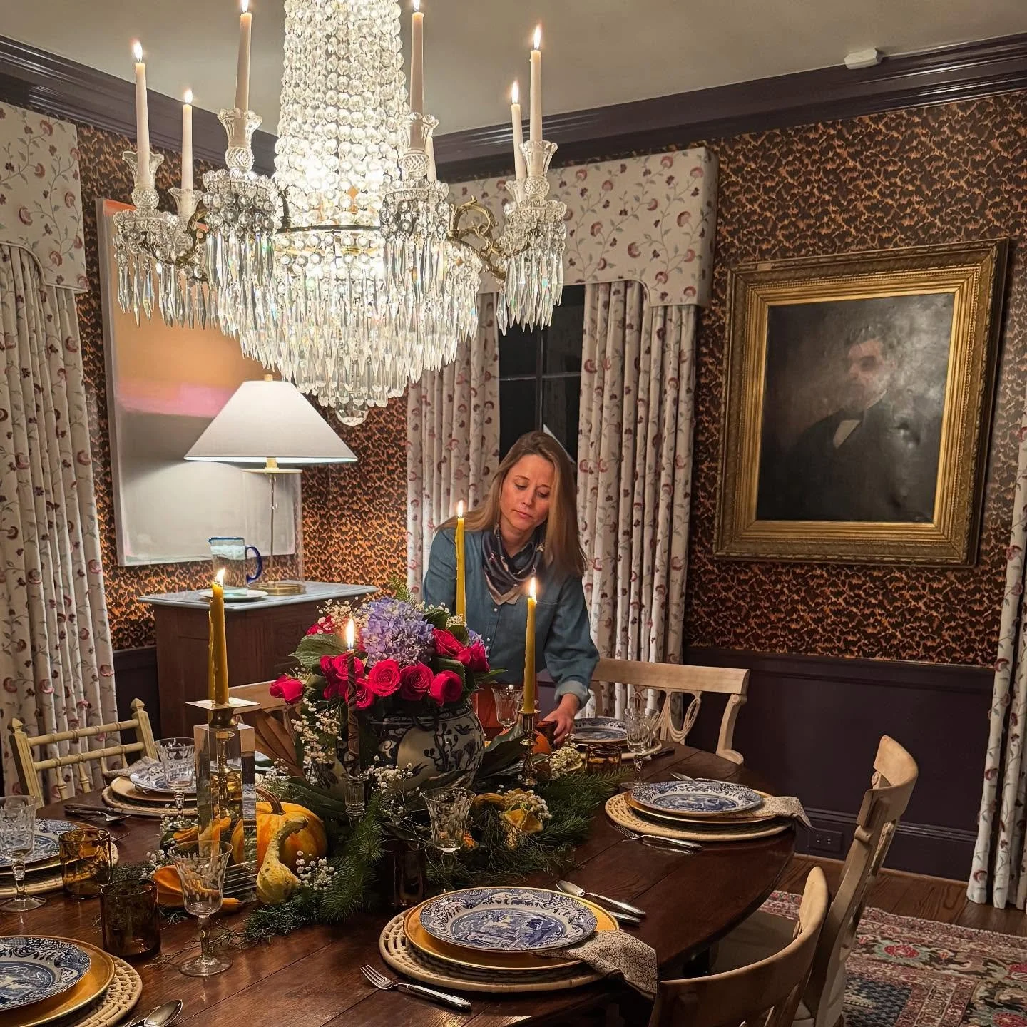 Happy Thanksgiving! Grateful for all of you!! 🦃🍁🙏
&bull;
&bull;
&bull;
#whitneydurhaminteriors #thanksgiving #tablescape #thanksgivingtablescape #grateful #decorating #styling #fall